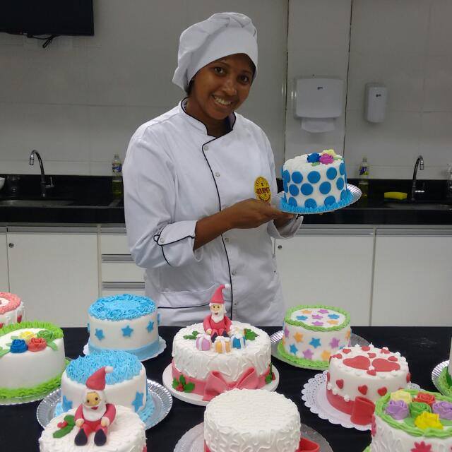 Trabalho dos alunos do Curso de Confeitaria Trabalho dos alunos do Curso de Confeitaria