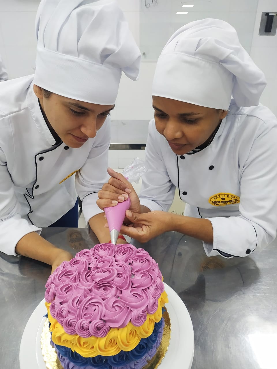 Trabalho dos alunos do Curso de Confeitaria Trabalho dos alunos do Curso de Confeitaria